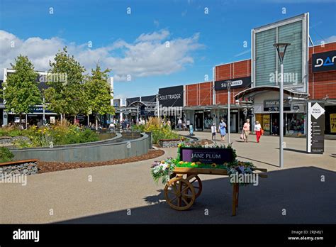 shops at junction 32 castleford.